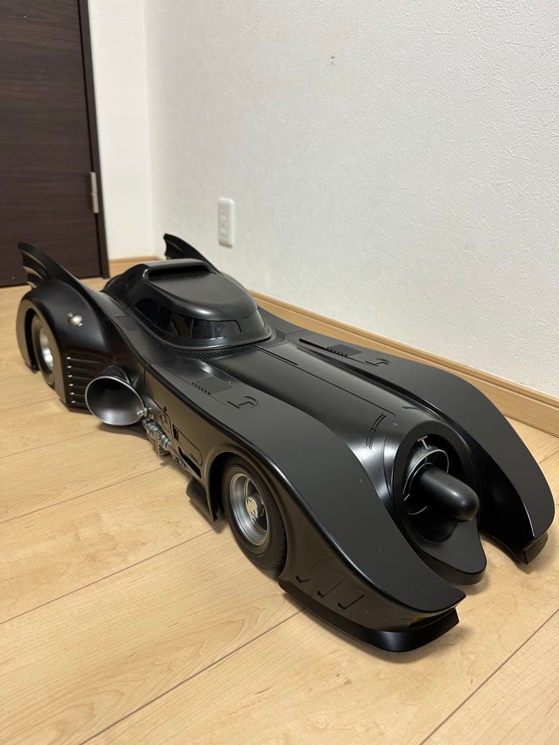 ホットトイズ　バットモービル1/6