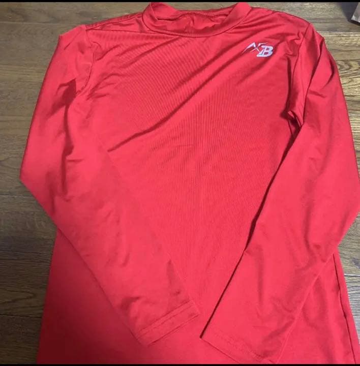 値下げしました！　アクセフ　アンダーシャツ　赤色と白色セット