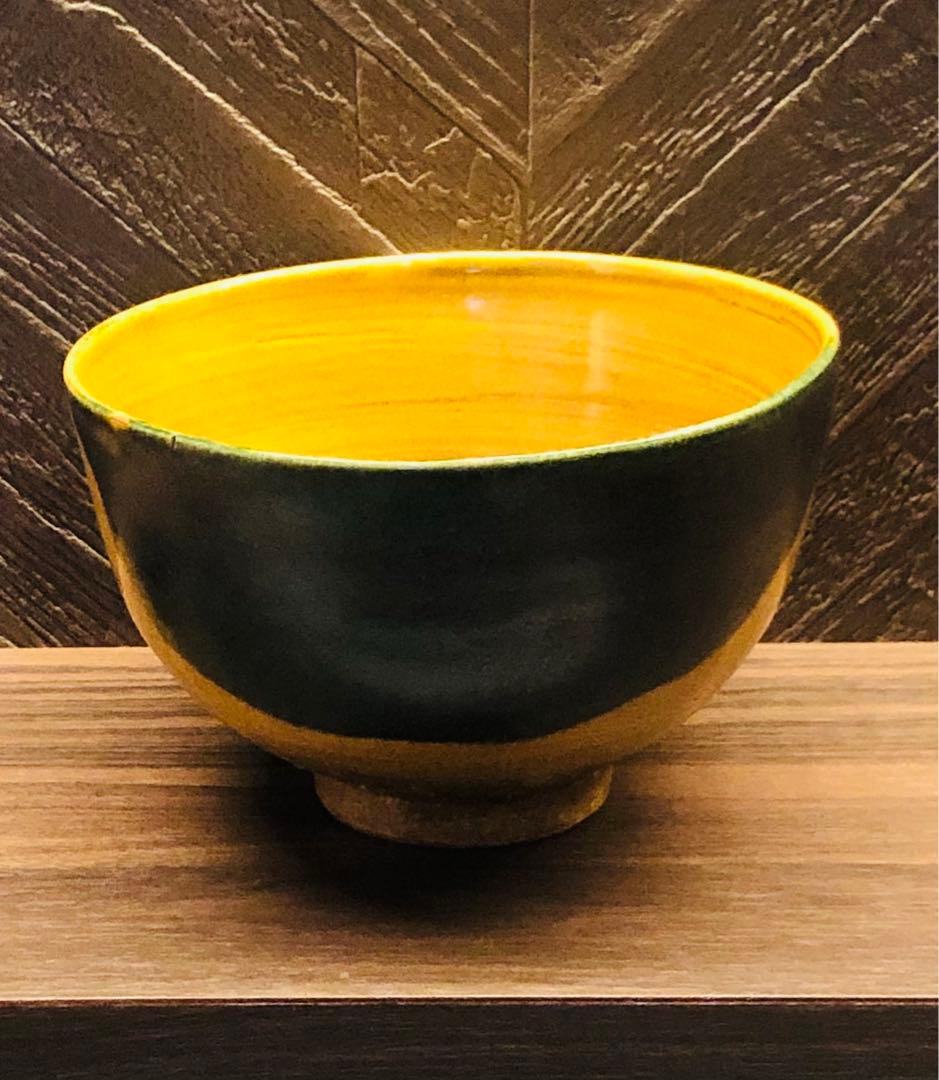 美しい古美術◾️蔵からかなり古そうな深い色合いの美しい抹茶茶碗が出て来ました。