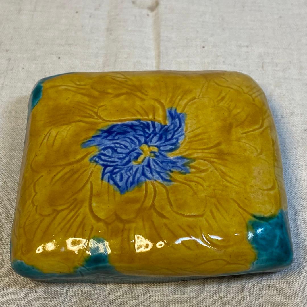 九谷焼　香合　花の図　春夏秋冬　茶道具　在銘