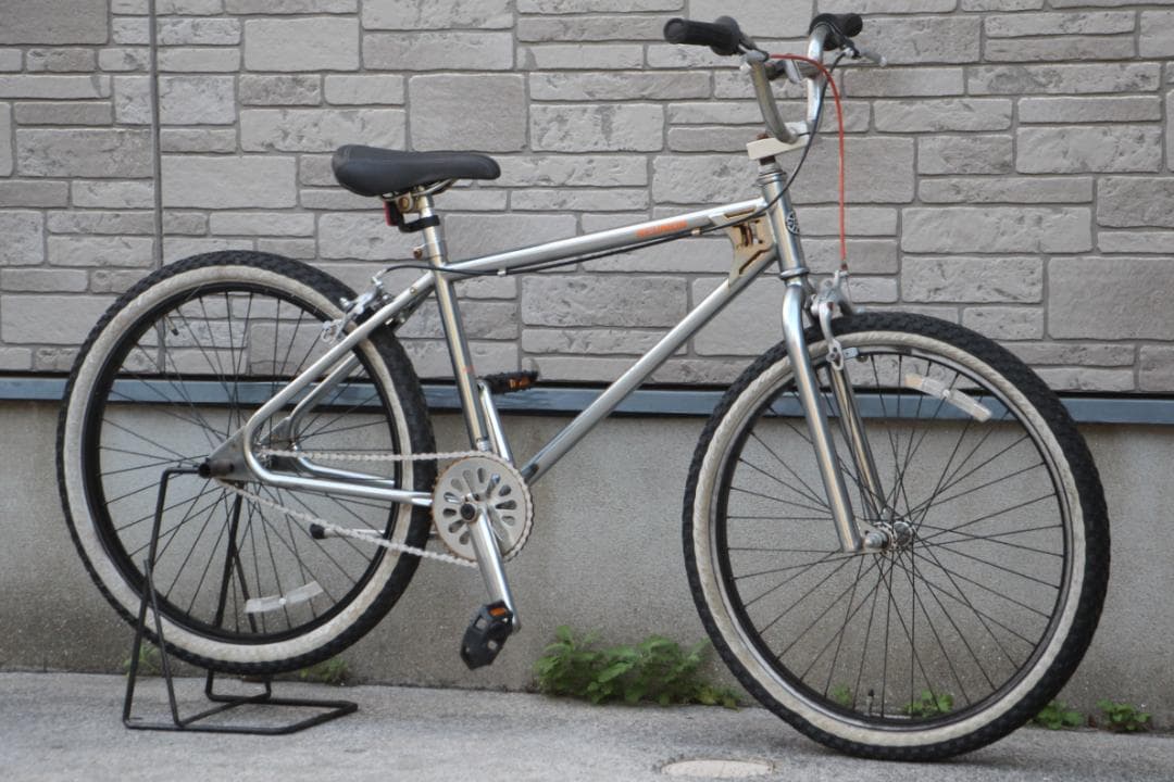 引き取り限定♪REUNION♪メッキフレーム♪24インチタイヤ♪固定ギアです♪