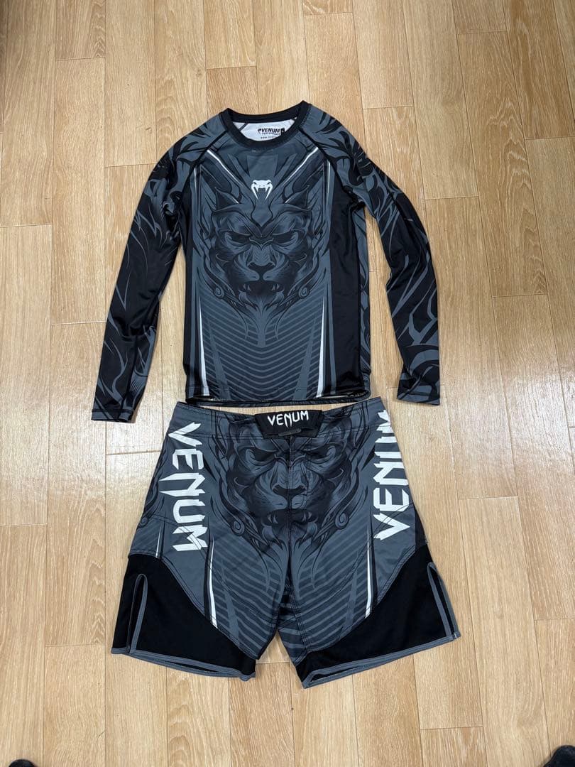 美品　Venum セットアップ　ラッシュガード　ショーツ