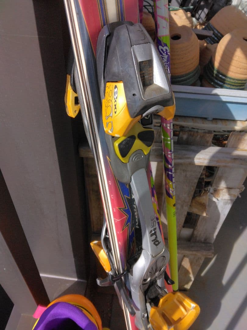 ROSSIGNOLカービングスキー　　　 Bandit ピンク/イエロー