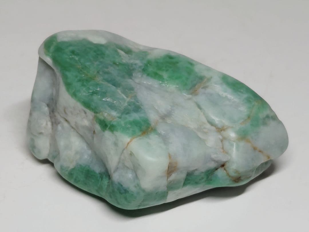 鮮緑 82g 翡翠 ヒスイ 原石 鑑賞石 自然石 誕生石 鉱物 鉱石 水石