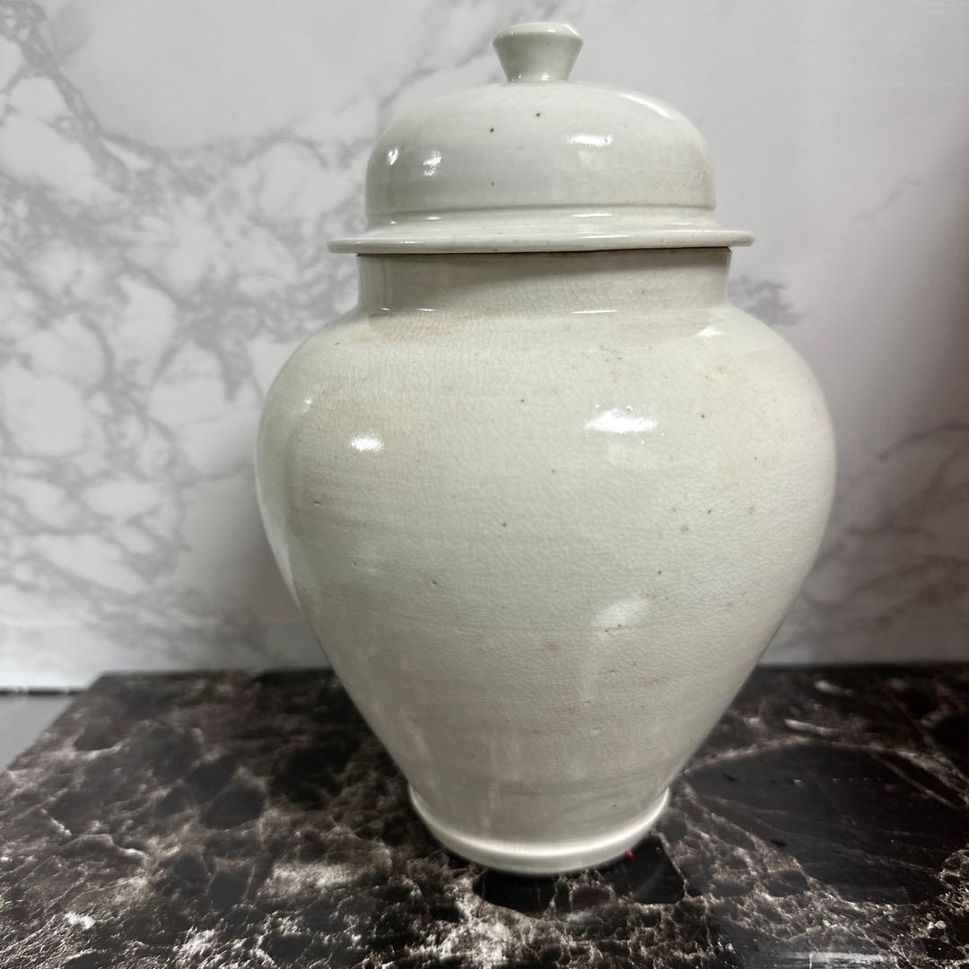古伊万里、白磁、壺、　共葢、箱付き。
