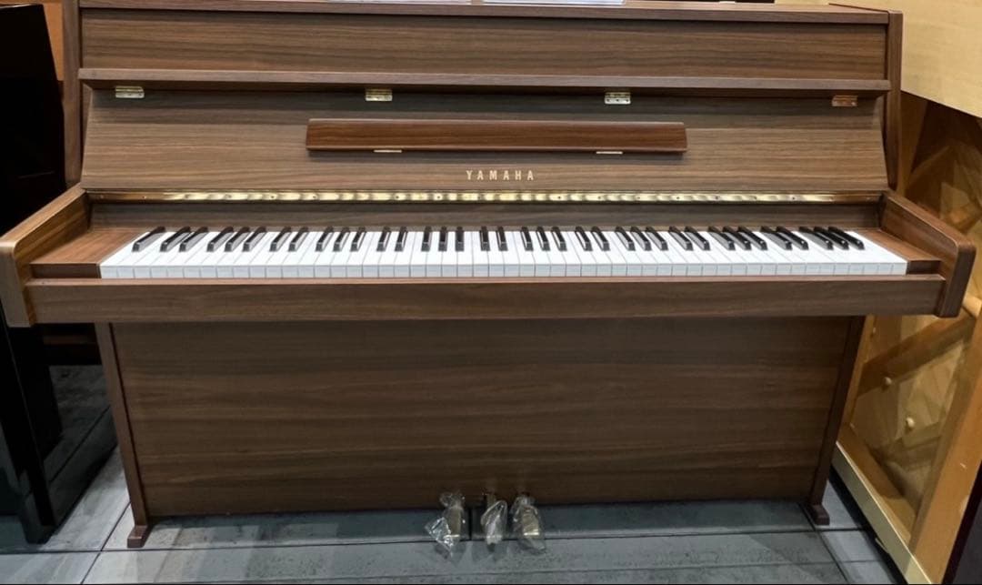 YAMAHA アップライトピアノ ブラウン（木目調） 88鍵