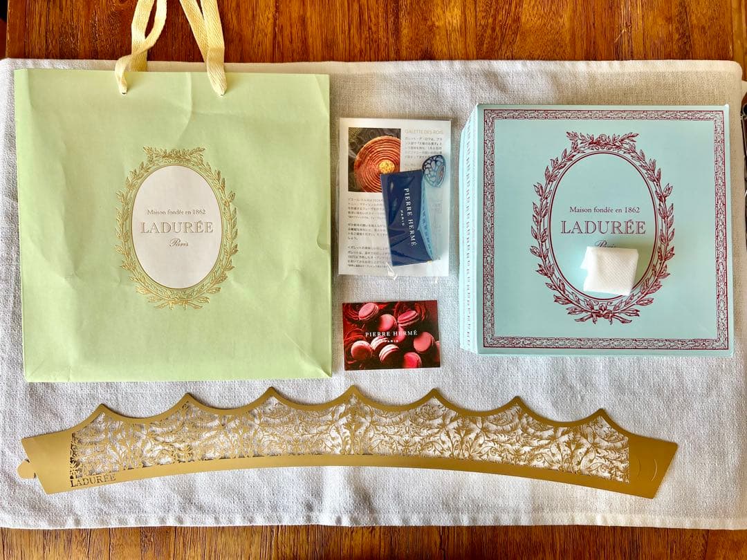 ラデュレとピエールエルメのフェーヴと王冠feve2026オマケ付