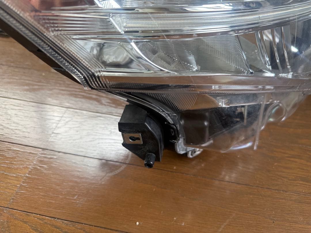 ダイハツトールM900S右純正ヘッドライトユニット(送料無料)