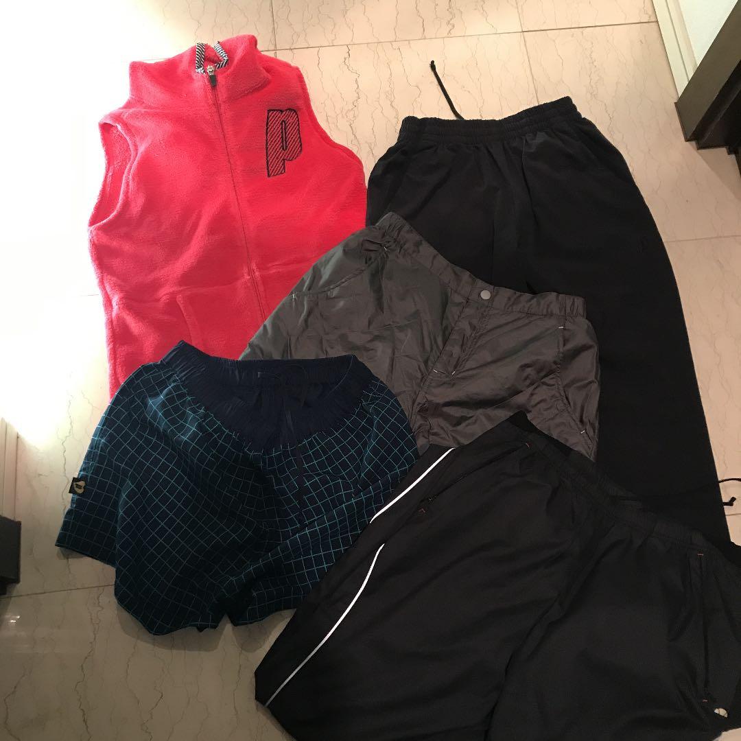 数年前の物ですがワンシーズン着用しました。今後テニスをする予定がないので。