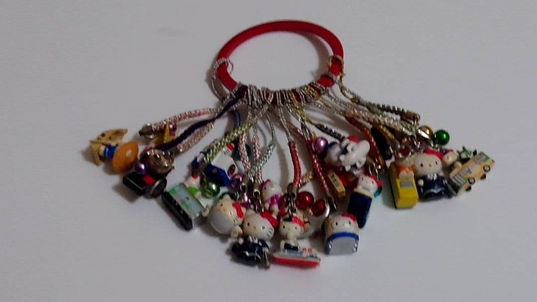 l*f様 ご当地ハローキティ ストラップ 約300個セット とても 状態は良くな