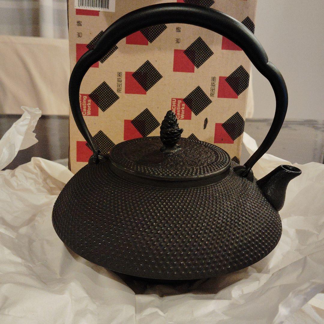 IWACHU 鉄瓶　黒（おまけ付き）