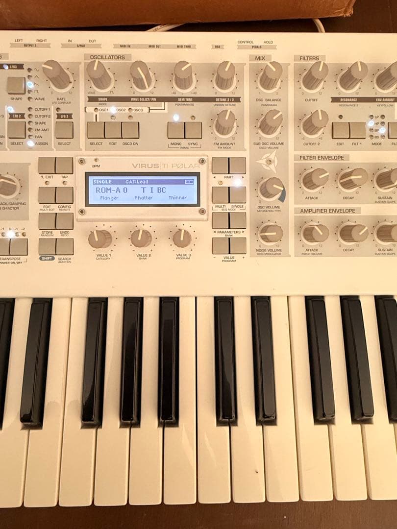 access Virus TI Polar　元箱あり　美品