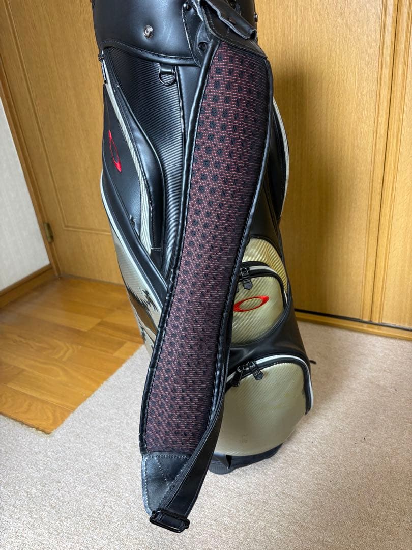 オークリー OAKLEY　キャディバッグ９.5型（ブラック/シルバー/レッド）