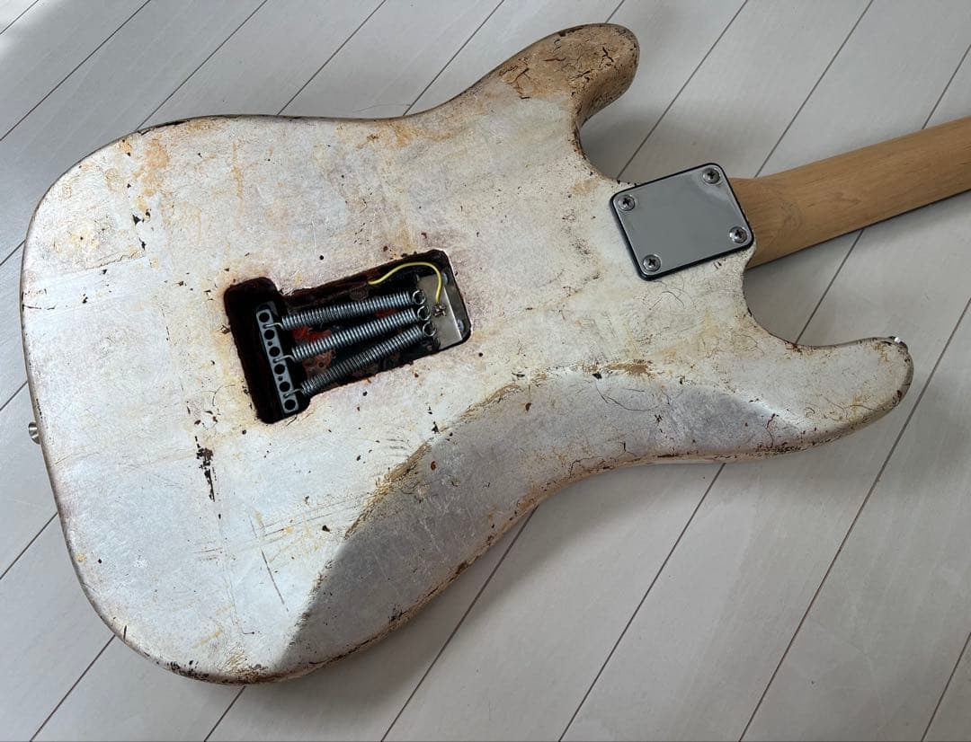 ハードレリック加工ストラトキャスター エレキギター メーカー不明ケース付