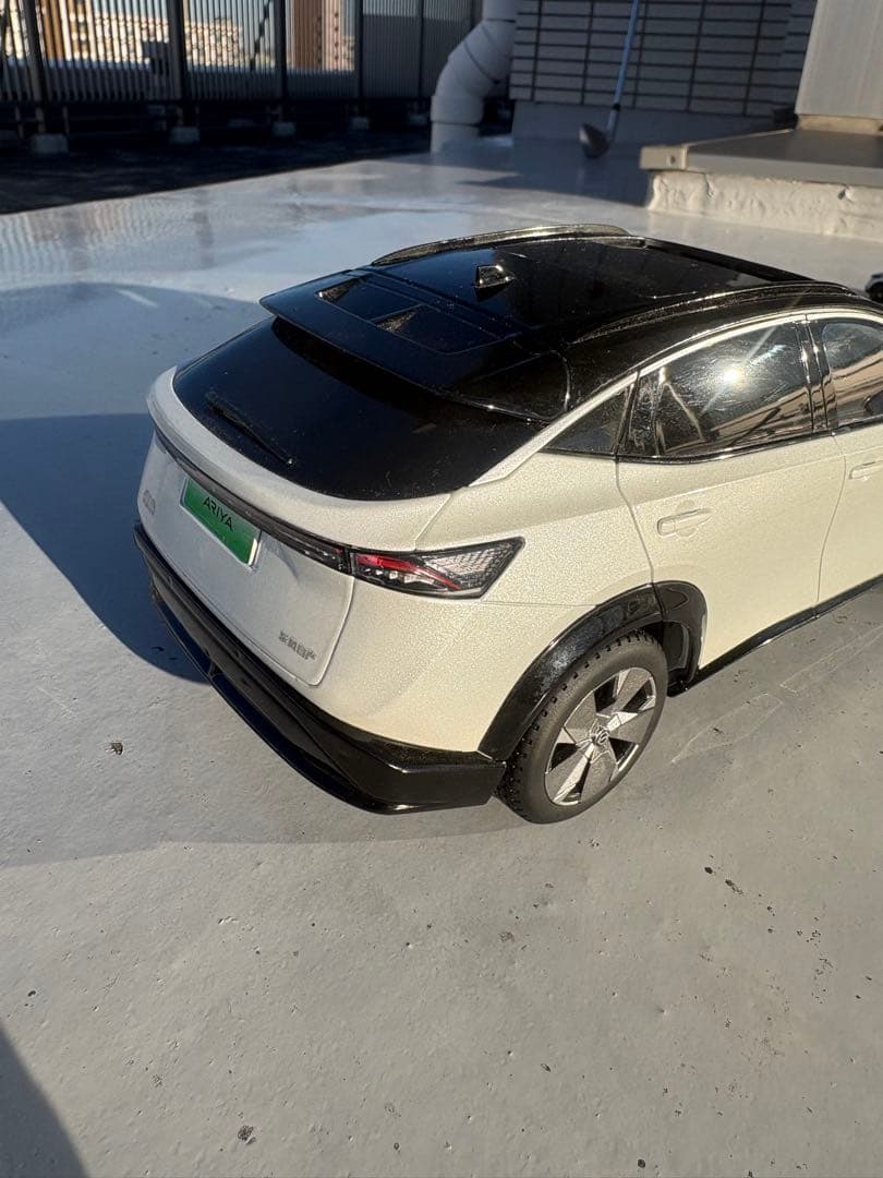 ミニカー 1/18 日産 ニッサン アリア ARIYA ホワイト　箱付