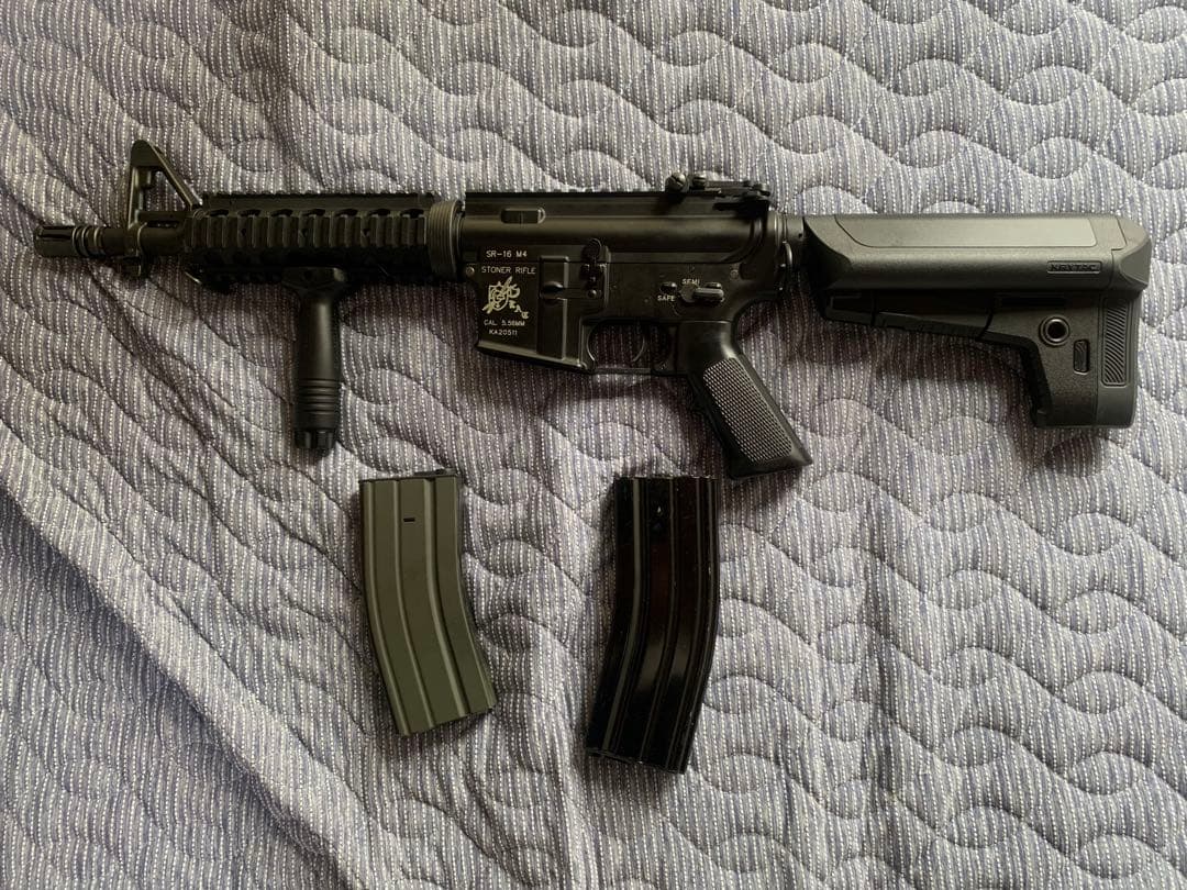 東京マルイ電動ガンナイツＳＲ一16m4多弾マガジン2個付きショート化　値引き不可