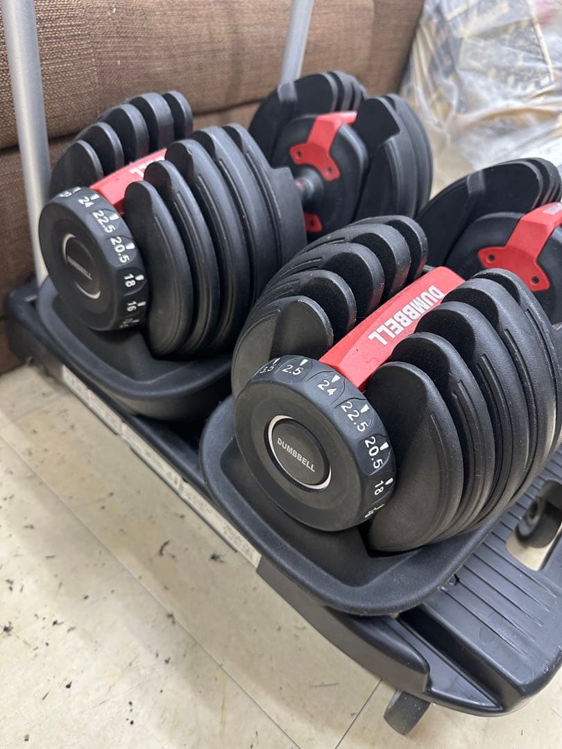 ③ DUMBBELL 可変式ダンベル 2.5kg から24kg 2個　直取のみ