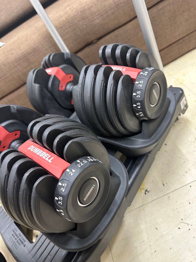 ③ DUMBBELL 可変式ダンベル 2.5kg から24kg 2個　直取のみ