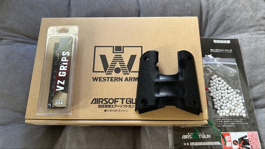 【WA】V10ウルトラコンパクト／オールブラック＋VZ G10グリップ ハイエナ