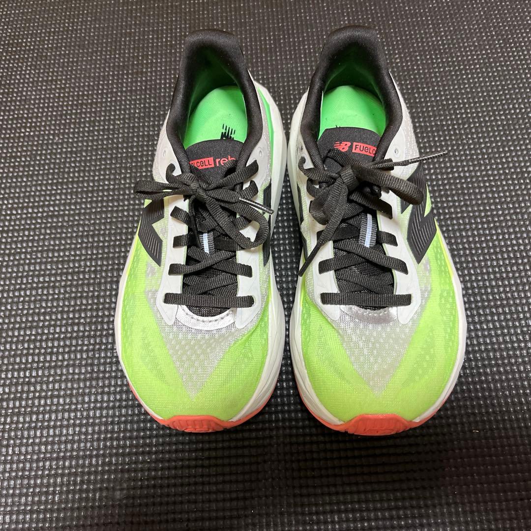 New Balance FUELCELL REBEL V4 レース用シューズ