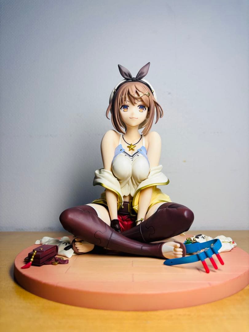 ライザ　フィギュア　1/6 ファット•カンパニー