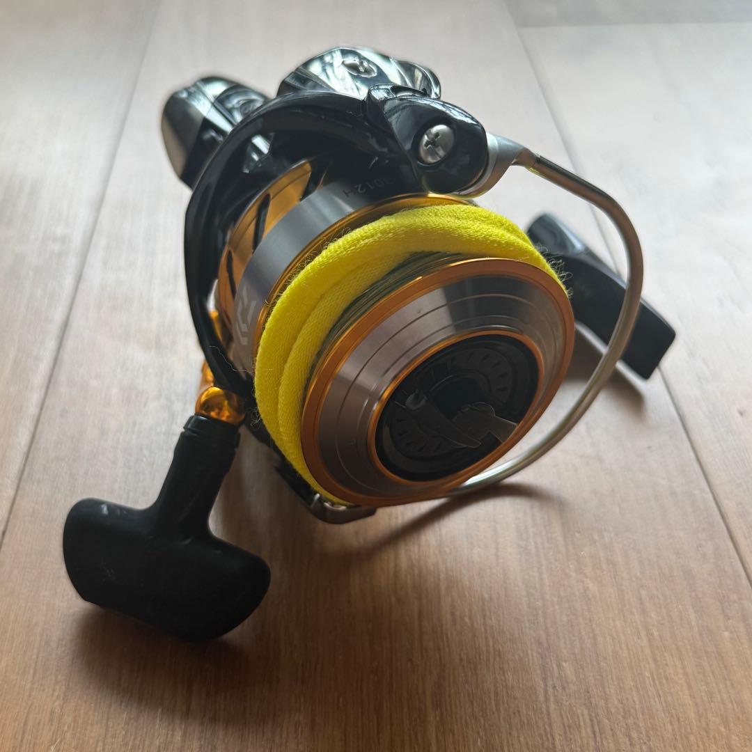 Daiwa スピニングリール ブラック/ゴールド