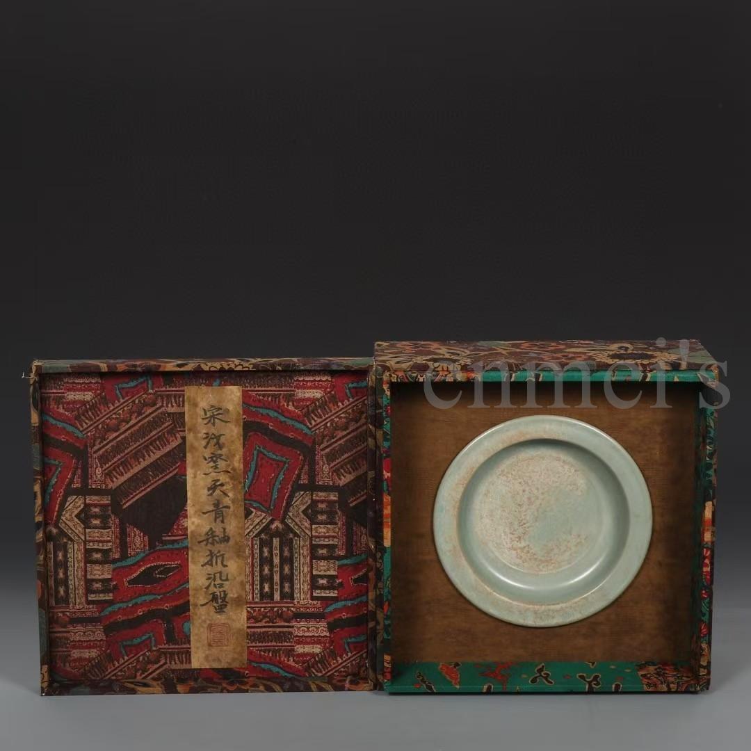 中国古美術・宋汝窯款・天青釉折沿盤・観賞用陶磁器・陶芸・置物・食器・禮品・木箱付