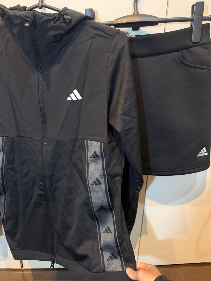お値下げ　新品　adidas ジャケット　スカート　セット　S
