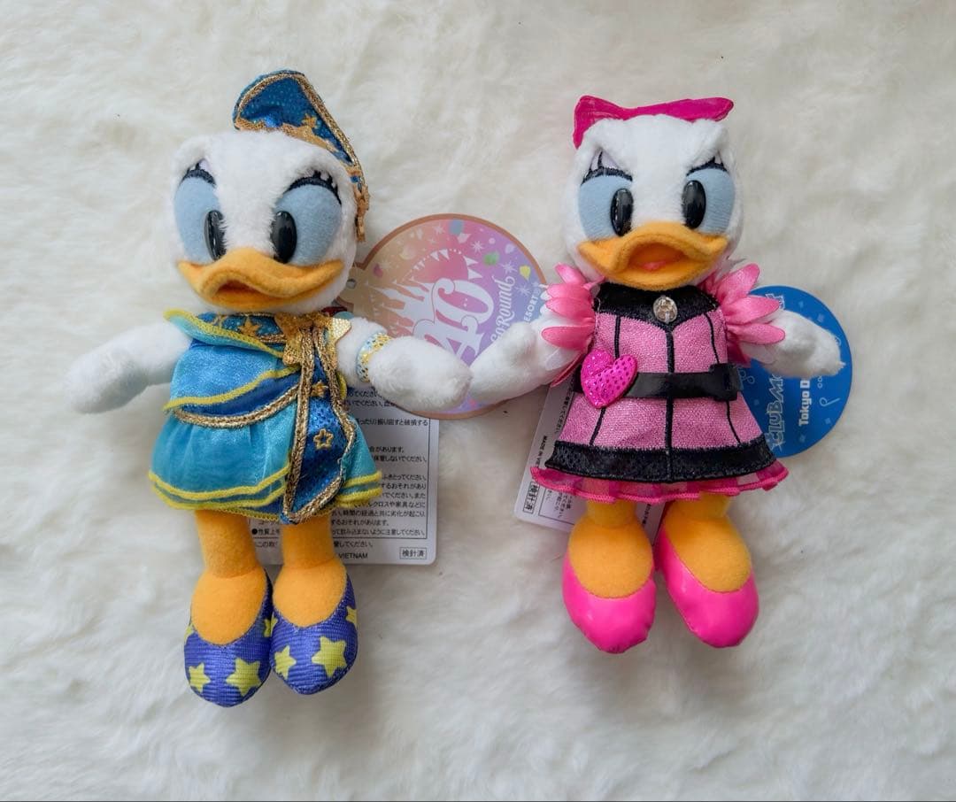 ディズニー デイジー ぬいぐるみバッジ