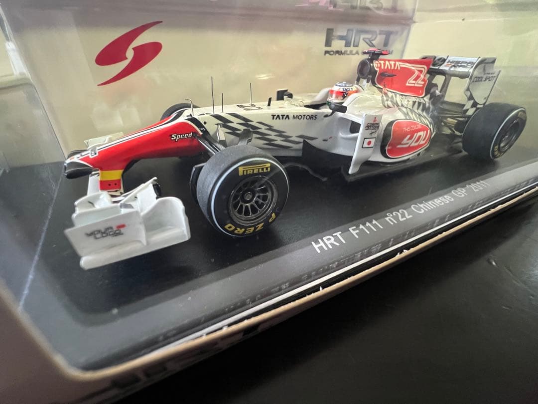 入手困難F1 HRT F111 ナレインカーティケヤン直筆サイン入り 1:43