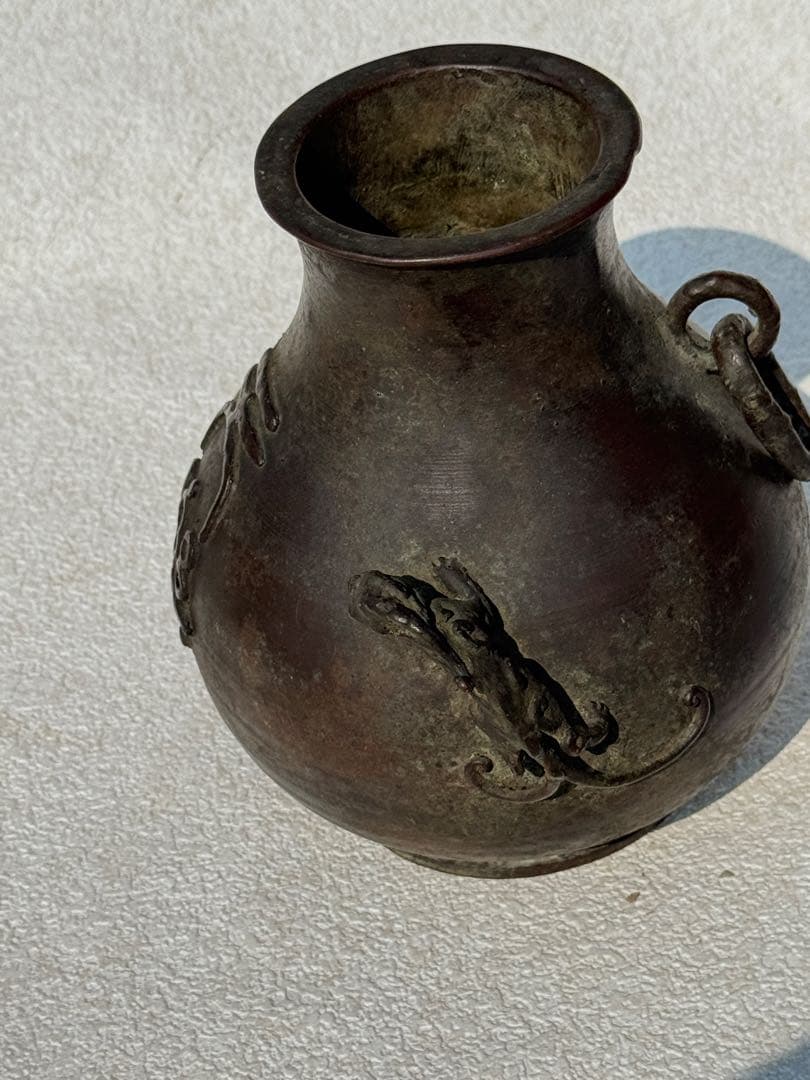 ブロンズ製花瓶 ドラゴンモチーフ