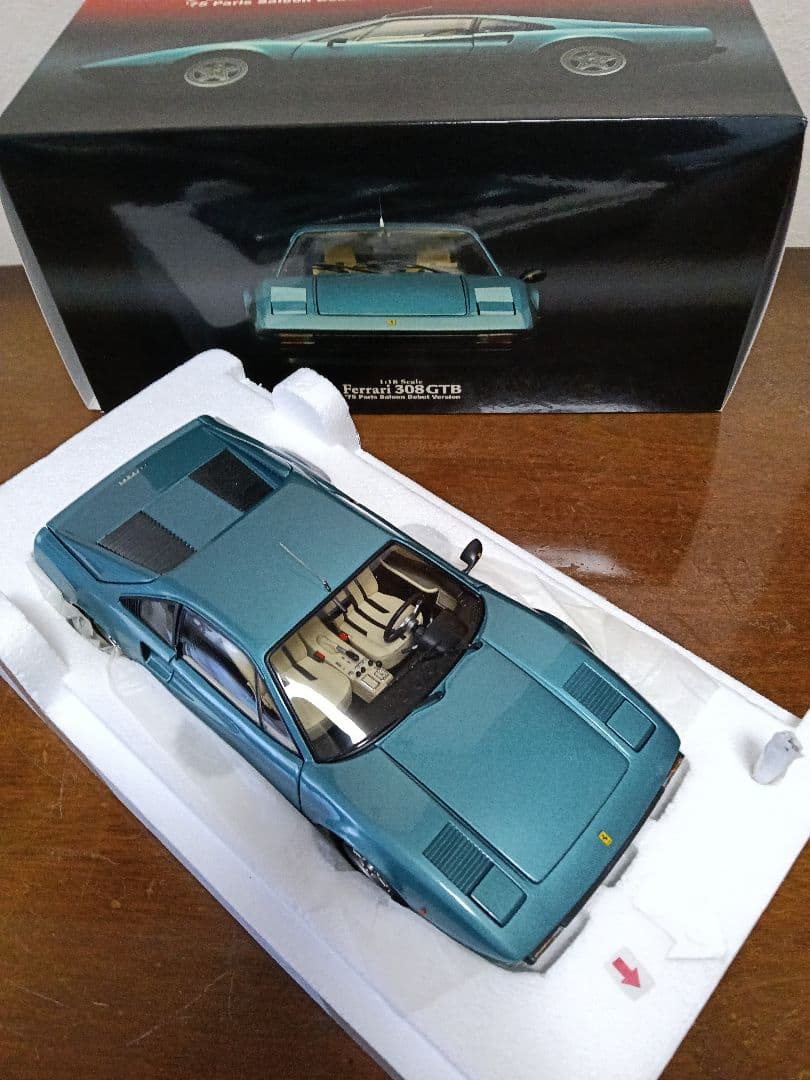 京商1/18 フェラーリ308GTB 1975 パリ・サロン・デビューバージョン