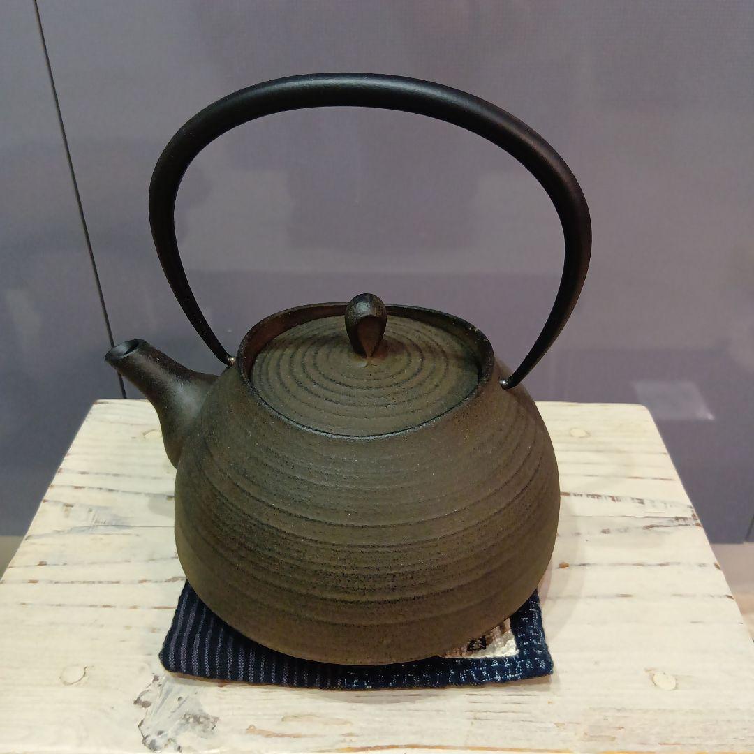 壱鋳堂 鉄瓶 1L 日本製 岩手の南部鉄器 刷毛目 さび茶仕上げ IH調理器対応