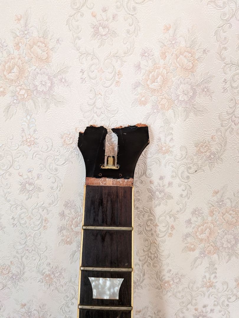 エレキギター ボディ＋ネック ジャンク品 部品取り用（詳細不明）