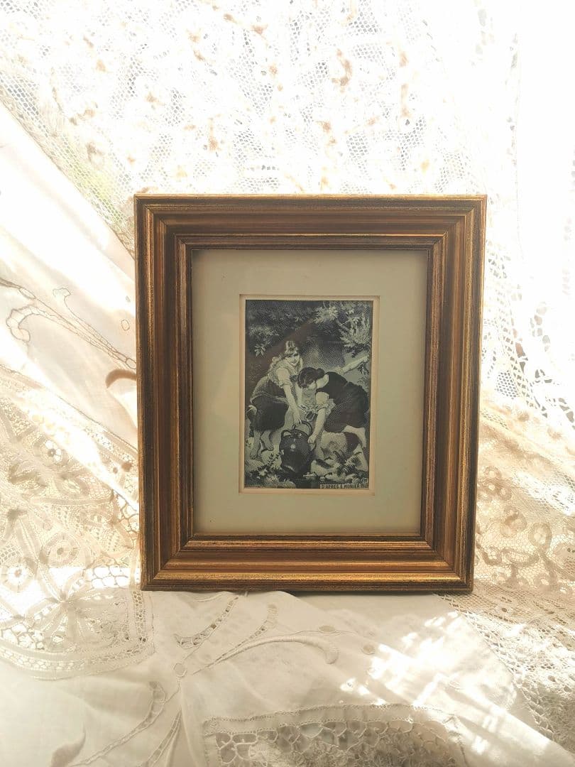 アンティーク リヨンシルク織刺繍絵 泉で水汲みをする少女達 専門店ガラス金縁額装