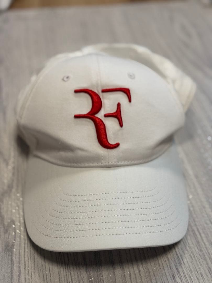 UNIQLO REGOR RFエンブroideryキャップ　ロジャーフェデラー