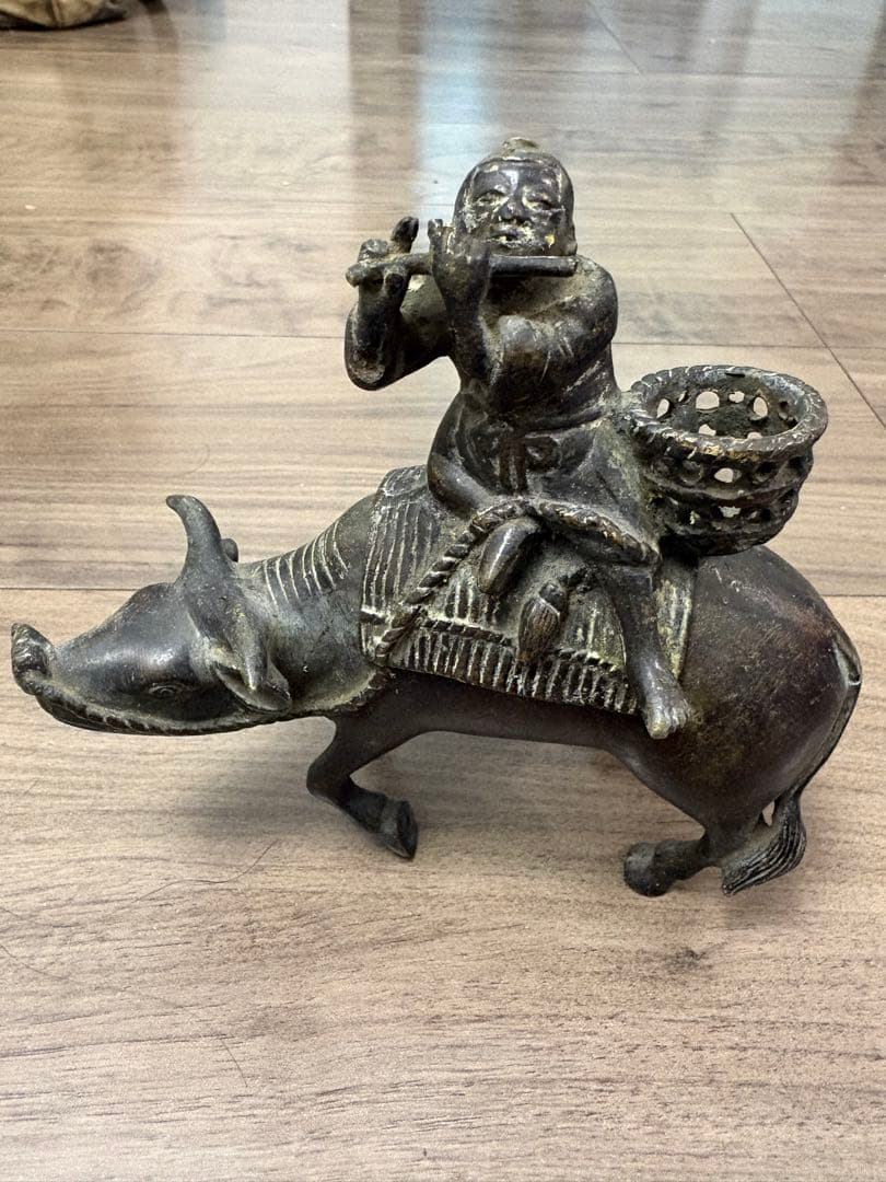牛 翁 置物 香炉 牛に乗った翁 金属工芸 飾り 置物 骨董 古銅製