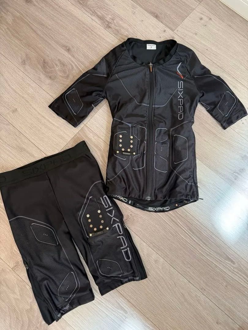 SIXPAD トレーニングウェア 上下セット　Sサイズ ブラック 女性用