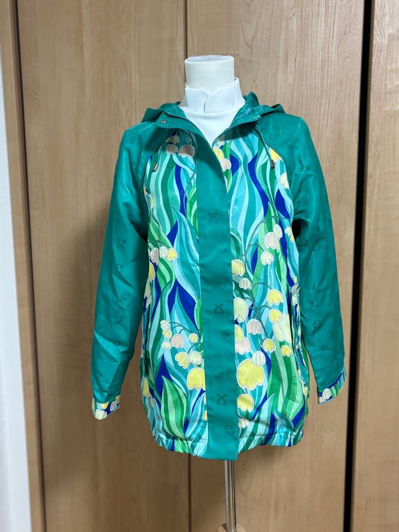 レオナールスポーツフード付きジャンパー