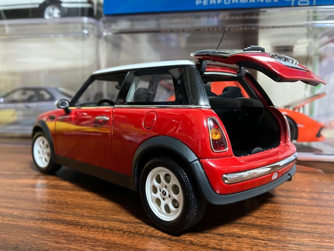 オートアート  MINI COOPER RED AUTOart 1/18