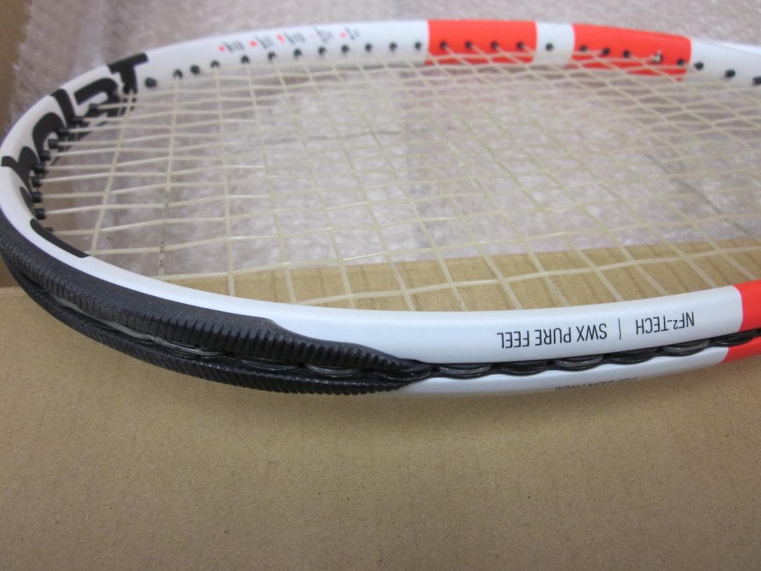 バボラ Babolat ピュアストライク 100 2024 グリップ2