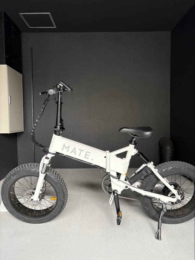 MATE X ホワイト 新古車 格安