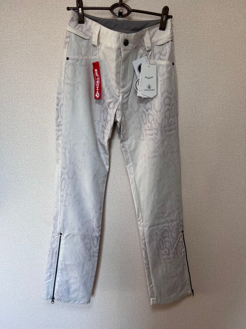 VOLCOM スキーウェア 女性用 Sサイズ