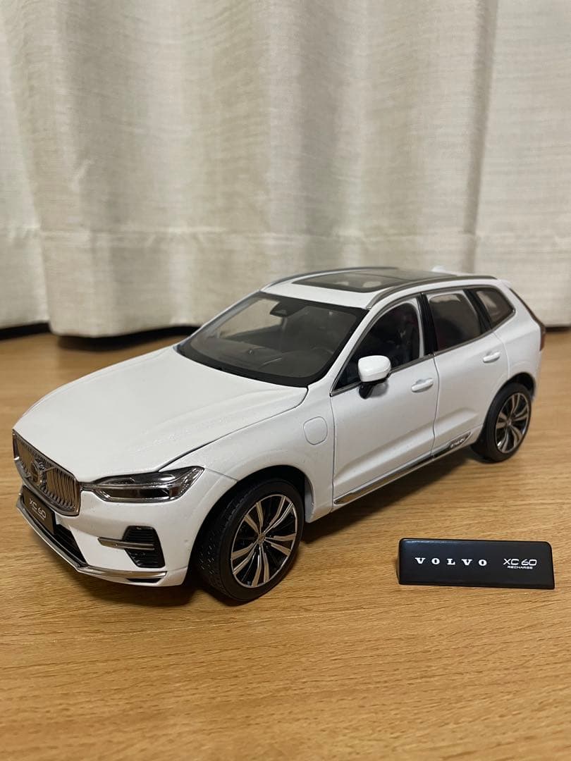 xc60 1/18 ミニカー　新品　即納
