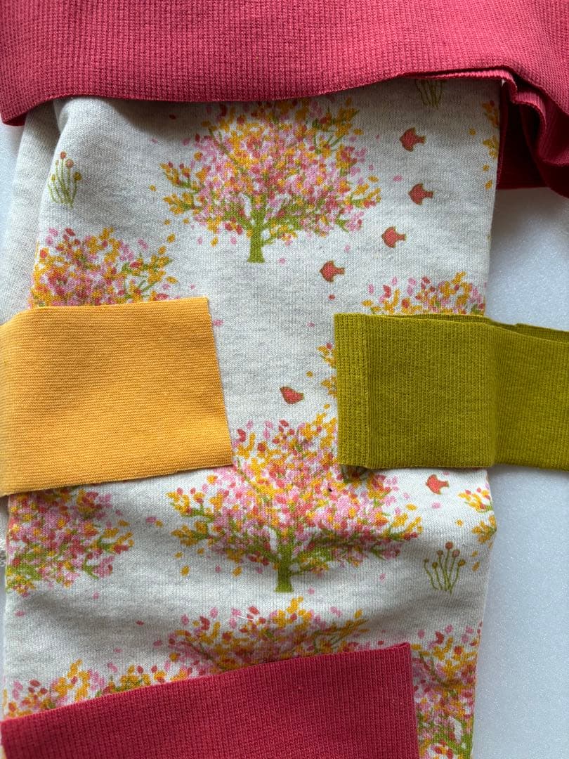 木と鳥の犬の服