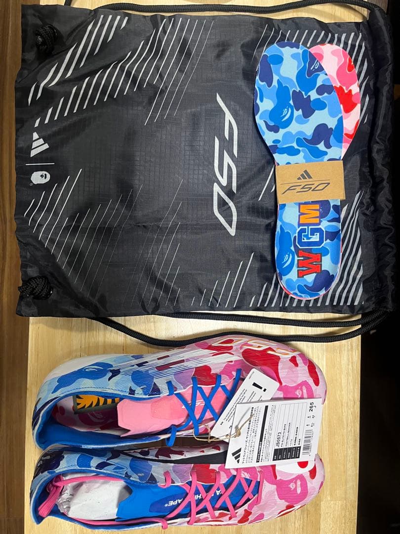 「A BATHING APE」とアディダスがコラボレーション品　2足セット