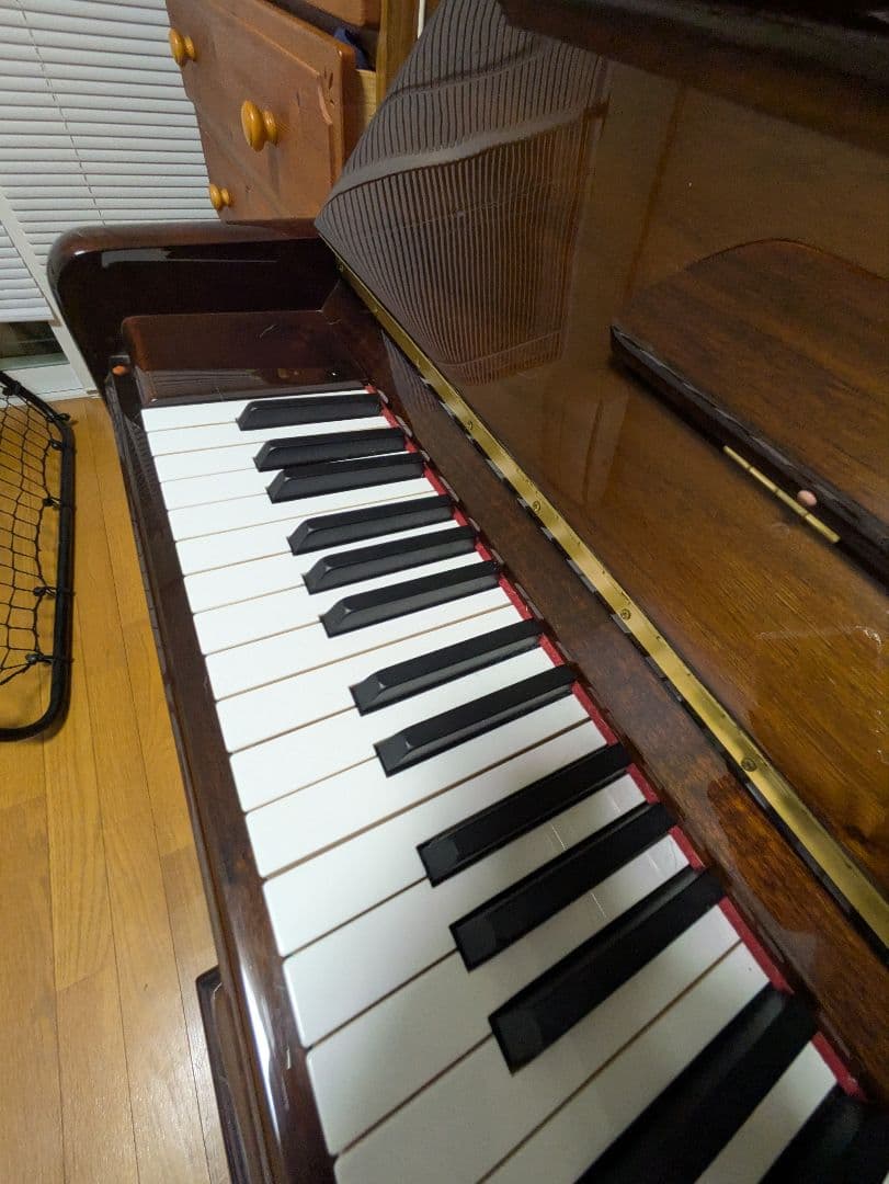 STEINBURG　アップライトピアノ　猫足　ダークウォールナット　木目調