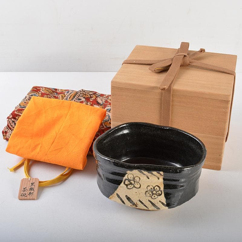 茶道具　黒織部　沓形茶碗　表千家十三代即中斎書付箱　M　R5693