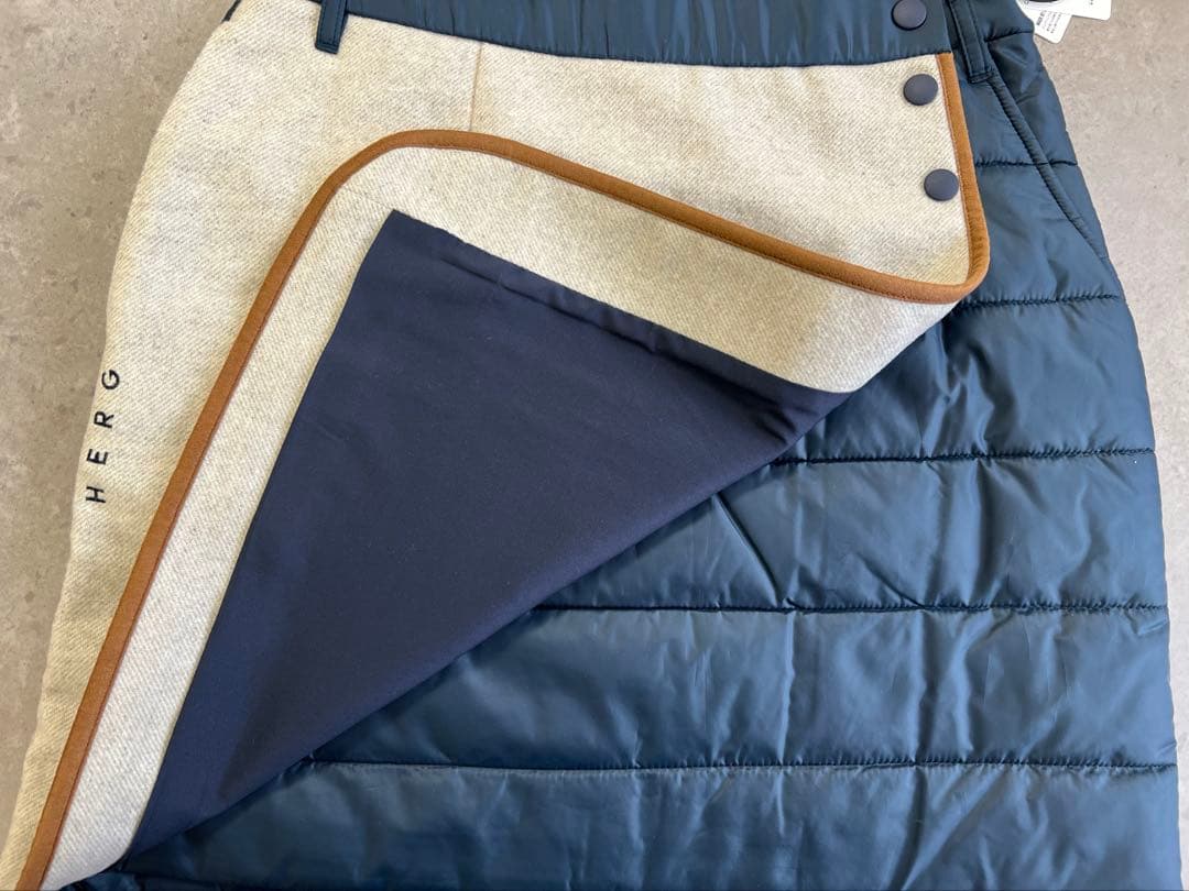 新品タグ付き HERG1 エルグワン スカート ネイビー/Mサイズ 秋冬 中綿