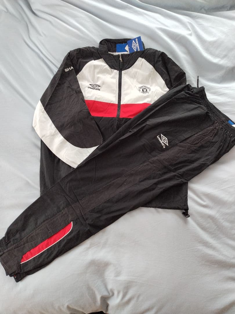 Umbro マンチェスターU ビステ・ウィンドブレーカー セット 黒/白/赤